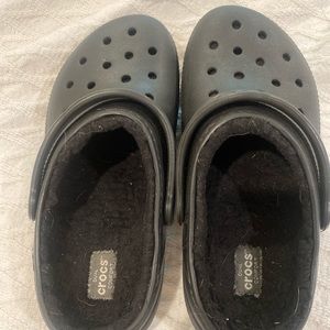COPY - Barely worn fur lined black crocs boys size 3